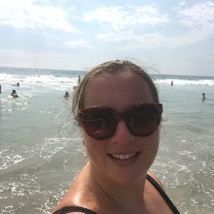 Meet your Posher, Julia